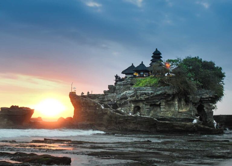 Bali’s Sacred Tanah Lot Temple thumbnail